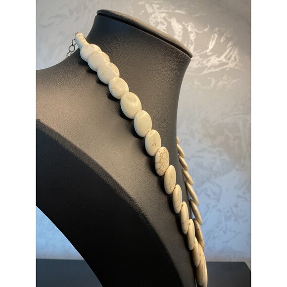 Coastal Western White Stone Disc Graduated Statement Neckalce - Picture 4 of 5